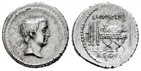 Livineia. L. Livineius Regulus. Denarius. 42 BC. Rome. (Rsc-11). (Ffc-815). (Craw-494/28). (Cal-901). Anv.: The head of the praetor. L. Livineius Regu...