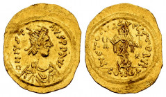 Justin I. Tremissis. 492-518 AD. Constantinople. (Sear-58). (Doc-4). Anv.: D N IVSTINVS P P AVI, pearl-diademed and cuirassed bust to right, wearing p...