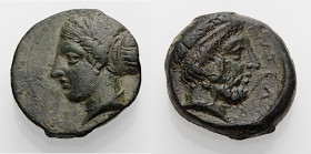 Sizilien. 
Entella. 
Tetras, Bronze, um 410 v. Chr. Nymphenkopf n.l., das Haar in Sphendone und Ampyx; aussen Fadenkreis. Rv. ENTEL Bärtiger Kopf n....