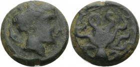 Sizilien. 
Syrakus. 
Kleinbronze, um 420 v. Chr. Kopf der Arethusa n. r., dahinter Delfin. Rv. Oktopus. 2,58 g. SNG München 1046..