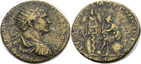 Kaiserzeit. 
Trajanus, 98-117. Dupondius, ca. 106-107 Drap., gep. Büste mit Strkr. n. r., von hinten gesehen. Rv. SPQR OPTIMO PRINCIPI Trauernde Daci...