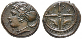 Sizilien. Syrakus. Zweite Republik 465-405 v. Chr. 
AE-Hemilitron ca. 410 v. Chr. Kopf der Arethusa nach links, dahinter Delphin / Vierspeichiges Rad...