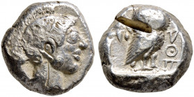 Attika. Athen. 
Tetradrachme der "Pre-Persian-Gruppe" ca. 480 v. Chr. Athenakopf im attischen Helm nach rechts / Eule mit hersehendem Kopf nach recht...