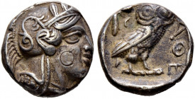 Attika. Athen. 
Tetradrachme 449-415 v. Chr. Athenakopf im attischen Helm nach rechts / Eule mit hersehendem Kopf nach rechts stehend vor Olivenzweig...