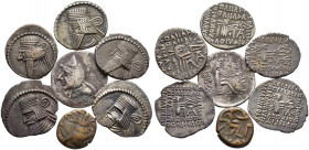 7 Stücke: PERSIA-ARSAKIDEN (PARTHER). Denare von Mithridates I., Gotarzes II., Vologases II., Vardanes II., Artabanos III. und Vologases III. sowie AE...