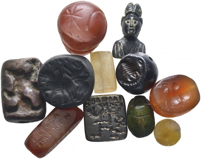 11 Stücke: Diverse Objekte (Siegelsteine, Anhänger, Magisches Amulett etc.) aus ...