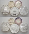 China-Volksrepublik. 
Lot (7 Stücke): Silbermünzen zu 20 Yuan 1980 Olympiade Moskau - Zwei Wrestler, 10 Yuan 1989 Panda (1 Unze), 10 Yuan 1991 Mozart...