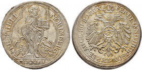 Nürnberg, Stadt. 
Reichsguldiner zu 60 Kreuzer 1643. Der hl. Sebaldus mit Kirchenmodell zwischen zwei Stadtschilden stehend, unten die römische Jahre...