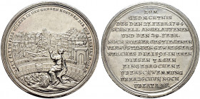 Nürnberg, Stadt. 
Silbermedaille 1784 von J.L. Oexlein, auf die Überschwemmung. Nach links sitzende, betende Noris vor der Fleischbrücke, im Hintergr...