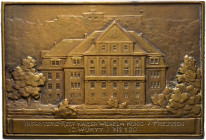 Ulm, Stadt. 
Einseitige Bronzeplakette o.J. (um 1910) unsigniert, auf das seit 1898 in Ulm stationierte Infanterie- Regiment "Wilhelm König von Preuß...