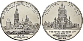 Ulm, Stadt. 
Platinmedaille 1990 unsigniert, auf die 100-Jahrfeier der Vollendung des Hauptturmes am Ulmer Münster. Wie vorher. 40 mm, 31,56 g (Feing...