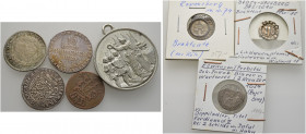 Über 150 Stücke: Zumeist Kleinmünzen aus verschiedenen Metallen (viel Kupfer und Billon) des Zeitraumes 13.-19. Jh., dabei BREISACH, Lindwurmpfennig; ...