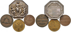 4 Stücke: MARKEN und JETONS. BREMEN, Bronzemedaille 1865 - Comitémarke für das zweite deutsche Bundesschiessen (22 mm); FRANKFURT/M., oktogonale Silbe...