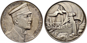 Erster Weltkrieg und Inflation. 
Mattierte Silbermedaille 1917 von E. Wrede (bei Lauer), auf den Korvettenkapitän Nikolaus Burggraf zu Dohna-Schlodie...