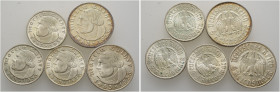 Drittes Reich. 
Lot (5 Stücke): 2 Reichsmark 1933 F (3x) sowie 5 Reichsmark 1933 D und F. Luther. J. 352,353. kleine Kratzer, vorzüglich und vorzügli...