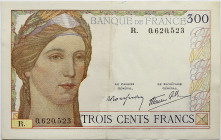 France - 300 francs (09 février 1939) 
Lettre R / Numéro 0620523

F.29.03
SUP

Type rare. Superbe exemplaire avec un pli central marqué. Non épinglé....