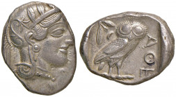 ATTICA Atene - Tetradramma (ca. 454-404 a.C.) Testa elmata di Atena a d. - R/ Civetta di fronte - S.Cop. 31 AG (g 17,20)

 

SPL