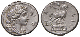 Aemilia - Man. Aemilius Lepidus - Denario (114-113 a.C.) Busto di Roma a d. - R/ Statua equestre su tre arcate - B. 7; Cr. 291/1 AG (g 3,90) Minimi gr...