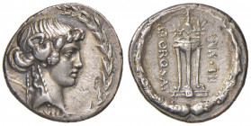 Manlia - L. Manlius Torquatus - Denario (65 a.C.) Busto della Sibilla a d. - R/ Tripode entro torques - Cr. 411/1 AG (g 3,56) Ex NAC, febbraio 1990, l...