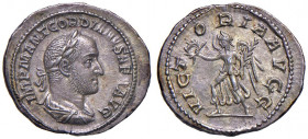 Gordiano II (238) Denario - Busto laureato a d. - R/ La Vittoria andante a sinistra - RIC 2 AG (g 3,28) RRR

 

SPL+
