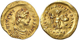 MONETE BIZANTINE Giustino I (518-527) Tremisse (Costantinopoli) Busto diademato a d. - R/ La Vittoria andante a d. - Sear 58 AU (g 1,51) Ondulazioni d...