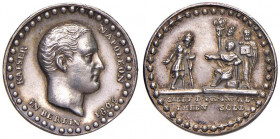 MEDAGLIE NAPOLEONICHE DEL 1806 E 1807 Medaglia 1806 Napoleone distribuisce la mercede agli invalidi prussiani - Sotto la testa dell’imperatore: IN BER...
