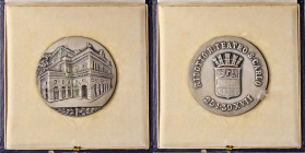 NAPOLI Medaglia 1939 Ridotto Teatro San Carlo - Opus: Grippa MA (g 152 - Ø 60 mm) Una imponente medaglia in astuccio originale (con abrasioni) 

 
...
