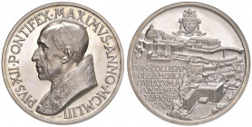 Pio XII (1939-1958) Medaglia A. XV 1953 inaugurazione del Nuovo Collegio Americano del Nord - Opus: A. Mistruzzi - AG (g 37,40 - Ø 44 mm) RRRR In astu...