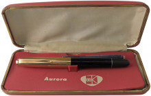 AURORA Penna stilografica - Aurora 88 k. Corpo della penna in resina nera con numero seriale inciso. Cappuccio placato in oro laminato. Pennino in oro...