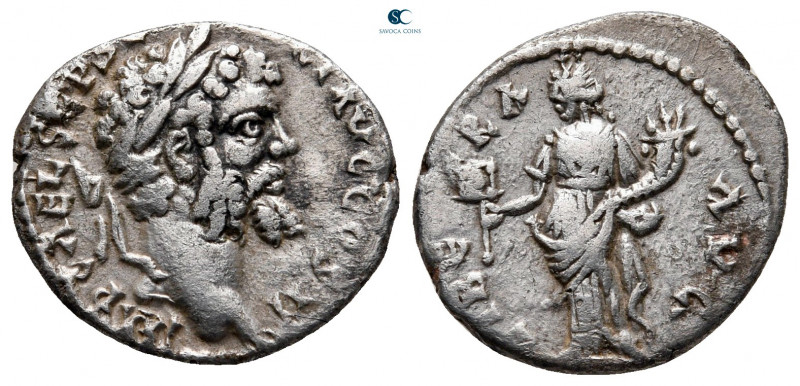 Septimius Severus AD 193-211. Emesa
Denarius AR

17 mm, 2,80 g



very fi...