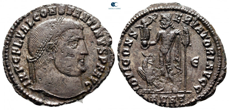 Constantine I the Great AD 306-337. Heraclea
Follis Æ

22 mm, 3,46 g



v...