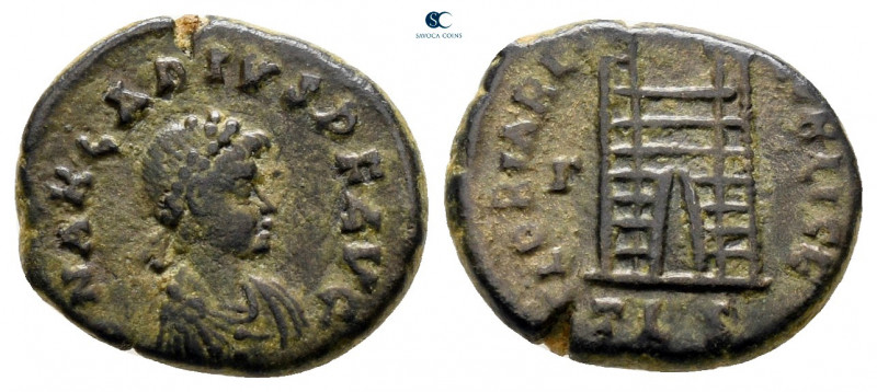 Arcadius AD 383-408. Thessaloniki
Nummus Æ

12 mm, 1,73 g



very fine