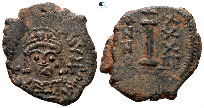 Justinian I AD 527-565. Theoupolis (Antioch)
Decanummium Æ

22 mm, 4,30 g

...