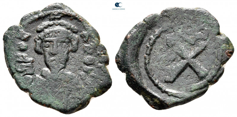 Phocas AD 602-610. Constantinople
Decanummium Æ

22 mm, 3,87 g



nearly ...