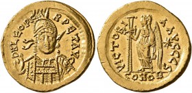 Leo I, 457-474. Solidus (Gold, 20 mm, 4.45 g, 6 h), Constantinopolis, circa 462 or 466. D N LEO PERPET AVG Helmeted, diademed and cuirassed bust of Le...
