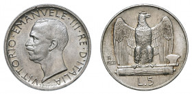 VITTORIO EMANUELE III (1900-1946) 

5 Lire 1928, argento gr. 5,02. Pagani 711, MIR 1137d.
NGC5782353-001 MS66. Rara. Fdc

Variante con una rosett...