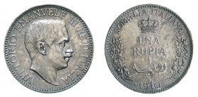 Vittorio Emanuele III - Somalia Italiana 

Rupia 1910, argento gr. 11,69. D/ VITTORIO EMANVELE III RE D’ITALIA Testa a destra, sotto, L• GIORGI. Rv:...