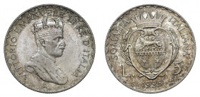 Vittorio Emanuele III - Somalia Italiana 

5 Lire 1925, argento gr. 6,00. Pagani 990, MIR 1182.
Rara. q.Fdc

Coniati 400.000 esemplari e ritirati...