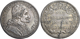 Roma. Innocenzo XI (Benedetto Odescalchi), 1676-1689 

Piastra anno VII, AR 32,05 g. INNOCEN XI PONT MAX A VII Busto a d. con camauro, mozzetta e st...