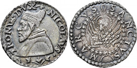Venezia. Nicolò Tron, 1471-1473 

Trono o lira da 20 soldi, AR 6,40 g. Foglia d’edera NICOLAVS – ramo con foglie d’edera – TRONVS DVX Busto con corn...
