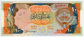 Kuwait 10 Dinars 1992
P# 21a; # HD/27 267950; Signature 7; VF-XF