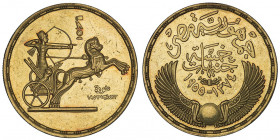 République d’Égypte (1953-1958). 5 livres (5 pounds) 1955.

Fr.114 ; Or - 42,47 g - 37 mm - 12 h

Superbe.