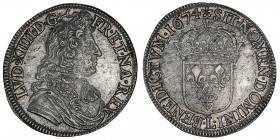 Louis XIV (1643-1715). Demi-écu à la cravate 1674, L, Bayonne.

Dy.1494 - G.177 ; Argent - 13,54 g - 33 mm - 6 h

Stries d’ajustage sur le portrai...