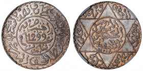 Hassan Ier (1873-1894). 2 1/2 dirhams (1/4 rial) AH 1299 (1882), Paris.

KM.Y#6 - Lec.132 ; Argent - 7,27 g - 25,6 mm - 12 h

NGC MS 63 (3725407-0...