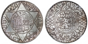 Abdül Aziz I (1894-1908). 5 dirhams (1/2 rial) AH 1322 (1904), Paris.

KM.Y#21.3 - Lec.176 ; Argent - 12,5 g - 31,5 mm - 12 h

NGC MS 64 (3725407-...