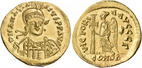 Anastasius I, 491-518. Solidus (Gold, 21 mm, 4.50 g, 6 h), Constantinople, Γ = 3rd officina, 492-507. D N ANASTA-SIVS P P AVG Helmeted and cuirassed b...