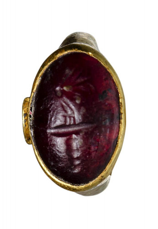 A late hellenistic gold ring with garnet intaglio. Butterfly with a torch.

3r...