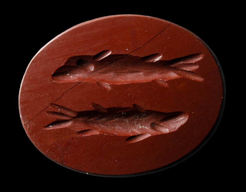 A roman red jasper intaglio. Pisces.

2nd-3rd century A.D.
8,5x11x2 mm

The...