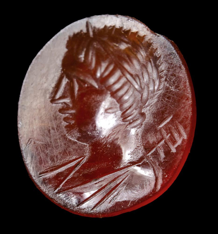 A roman carnelian intaglio. Bust of Mercury.

1st-2nd century A.D.
9x10x3 mm...