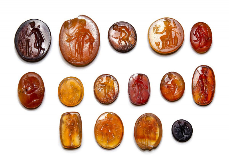 A group of 15 roman carnelian intaglios. Varia.

1st-3rd century A.D.
12x13x3...